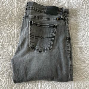 Perfectly worn in Lucky Brand jeans 👖🍀